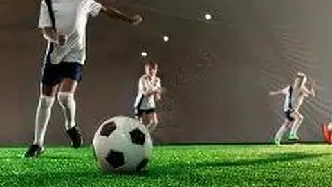 “蒙牛携手希望工程开启世界杯少年足球公益之旅，滋养中国足球明天”